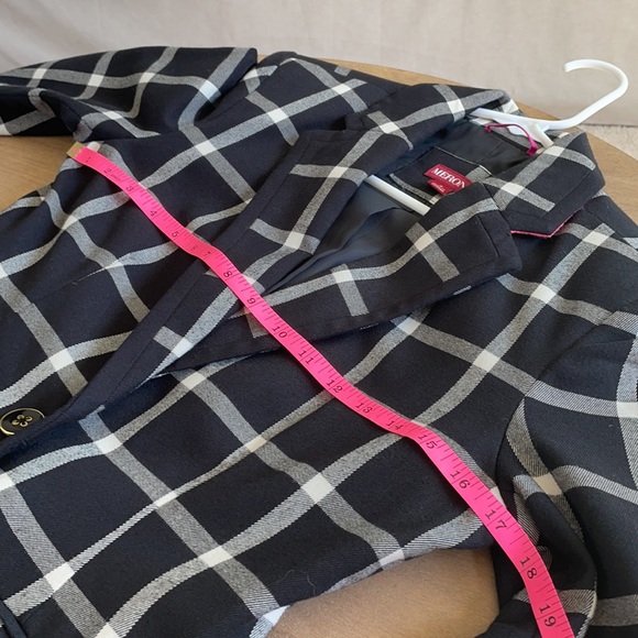 Fun Black and White Plaid Blazer - Picture 5 of 9